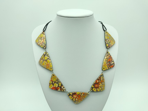 Collier jaune triangle