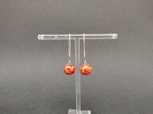 Boucle d’oreille en argent, rouge, or