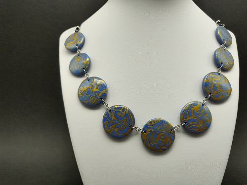 Collier bleu arabesque or