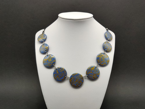 Collier bleu arabesque or