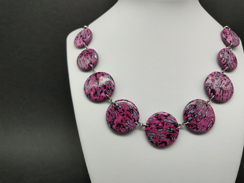 Collier vieux rose foncé