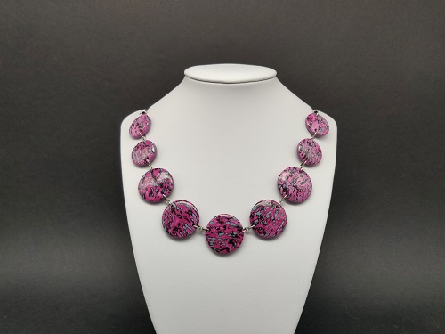 Collier vieux rose foncé