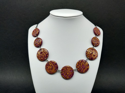 Collier lie de vin, bordeaux