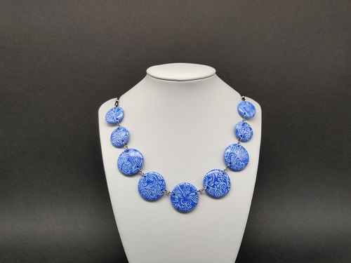 Collier bleu